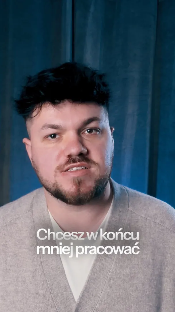 Piotr Błoch, właściciel agencji marketingowej GOOD, nagrywa wideo-opinię o Akademii Automatyzacji